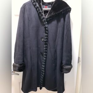 Black Faux Fur woman coat … size xl …. Only worn once
